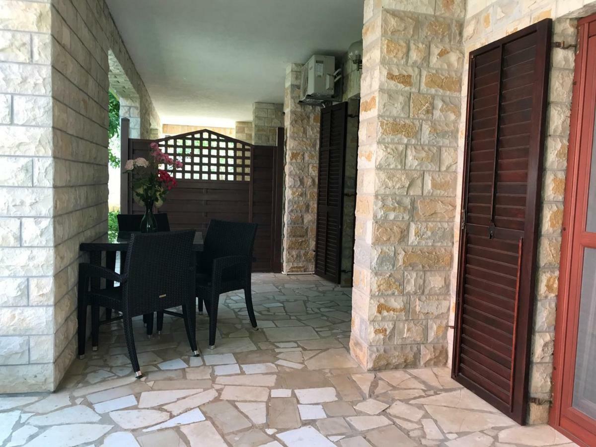 Apartment Villa-Bukvic Pjescana Uvala Exteriör bild
