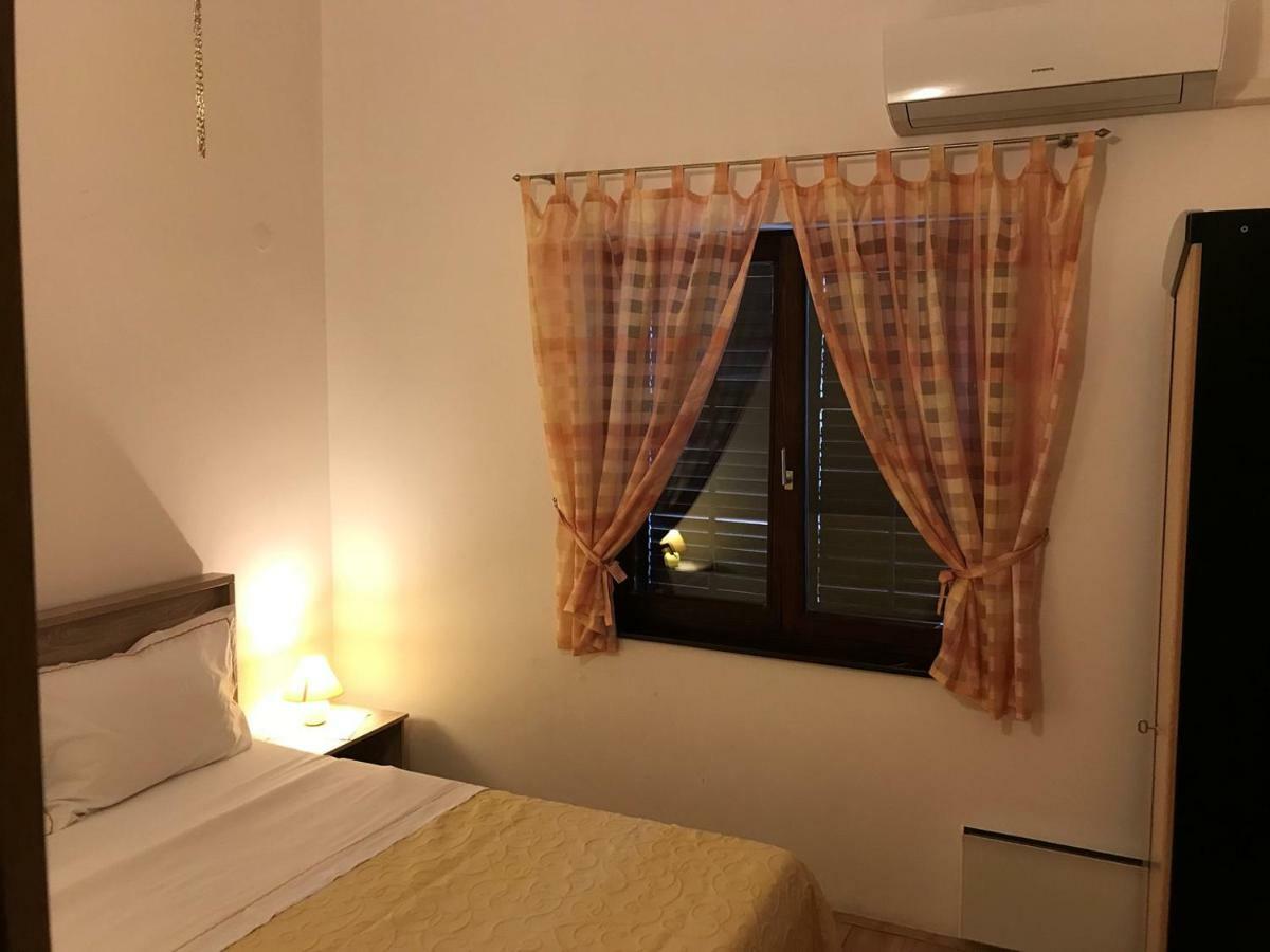 Apartment Villa-Bukvic Pjescana Uvala Exteriör bild